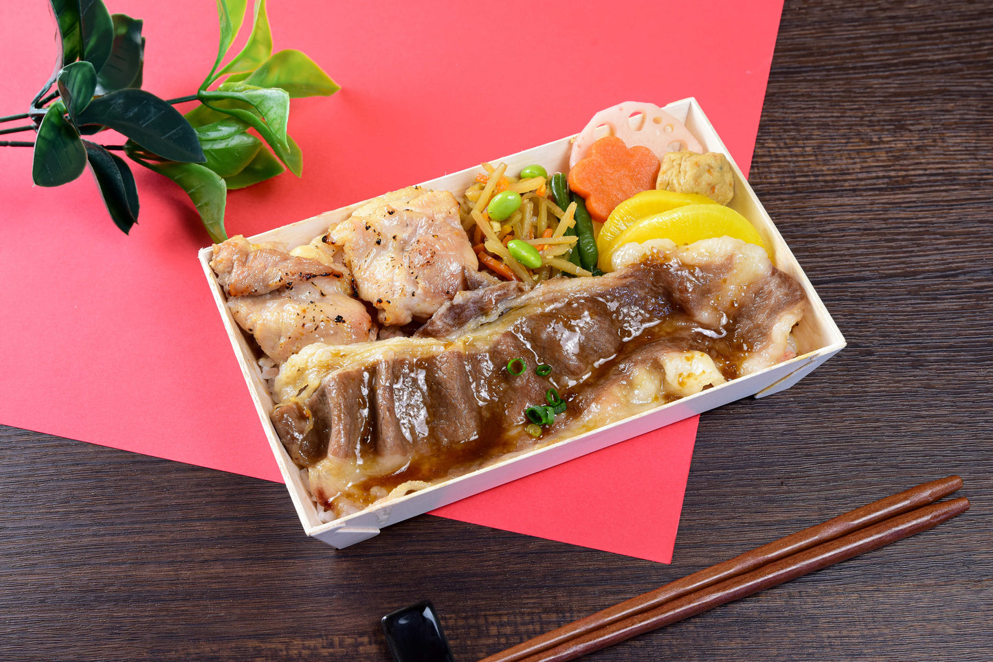 黒毛和牛すき焼きと鶏もも西京焼き弁当